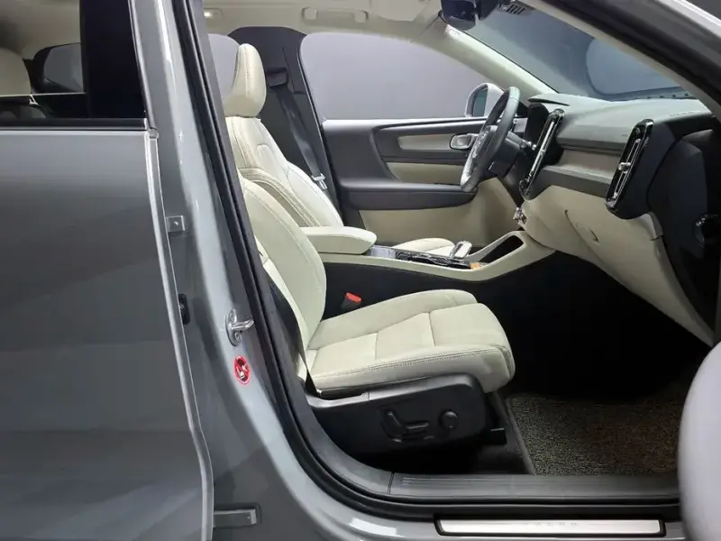 2024 Volvo XC40 с пробегом 10 194 км