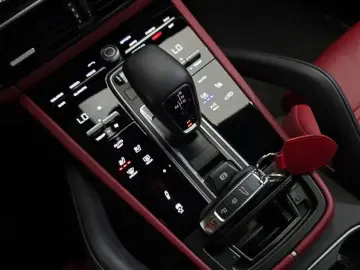 2023 Porsche Cayenne с пробегом 24 476 км