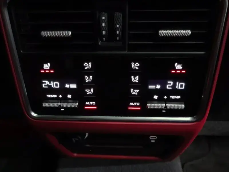 2023 Porsche Cayenne с пробегом 24 476 км