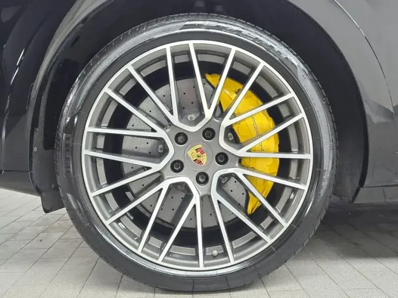 2023 Porsche Cayenne с пробегом 56 552 км