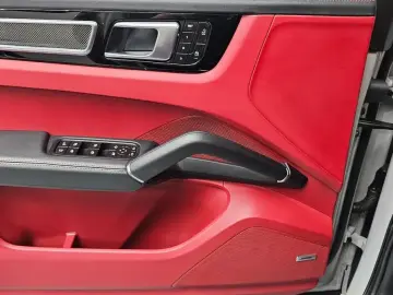 2023 Porsche Cayenne с пробегом 41 037 км