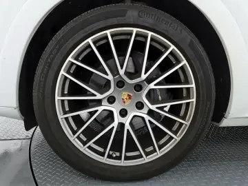 2023 Porsche Cayenne с пробегом 56 862 км
