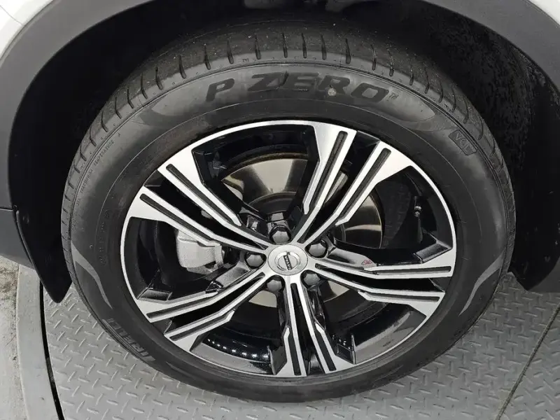 2021 Volvo XC40 с пробегом 39 468 км
