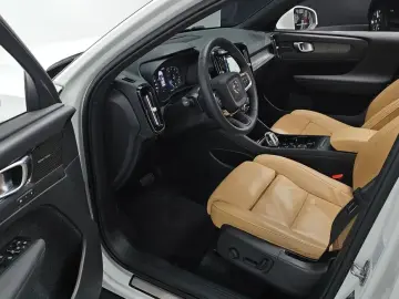 2021 Volvo XC40 с пробегом 39 468 км