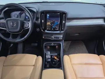 2021 Volvo XC40 с пробегом 46 410 км
