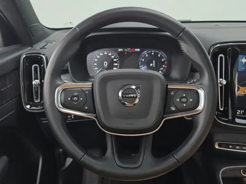 2021 Volvo XC40 с пробегом 46 410 км