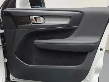 2021 Volvo XC40 с пробегом 46 410 км