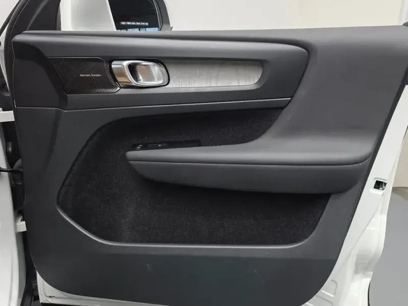 2021 Volvo XC40 с пробегом 46 410 км