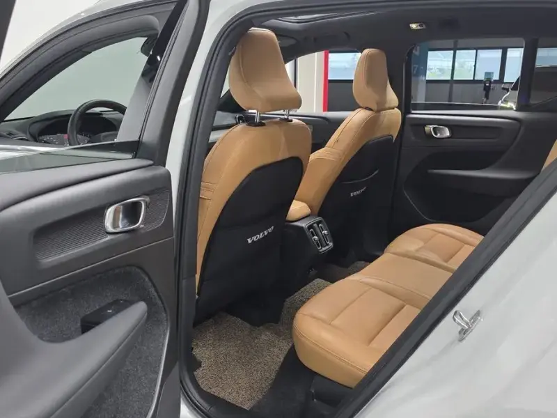 2021 Volvo XC40 с пробегом 46 410 км