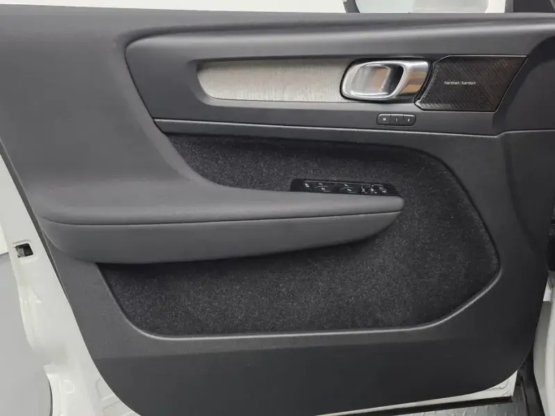2021 Volvo XC40 с пробегом 46 410 км