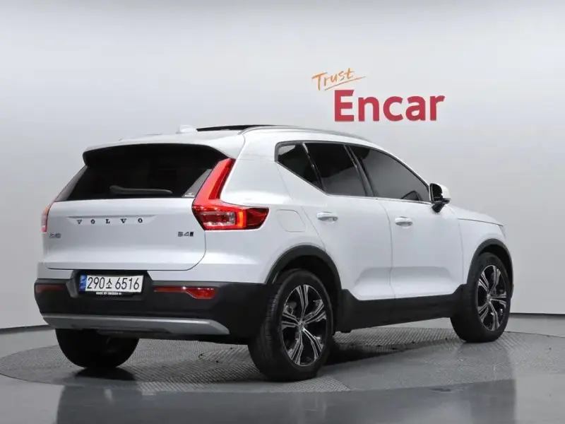 2021 Volvo XC40 с пробегом 74 360 км