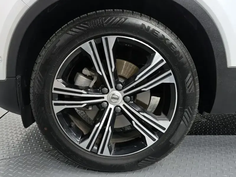 2021 Volvo XC40 с пробегом 74 360 км