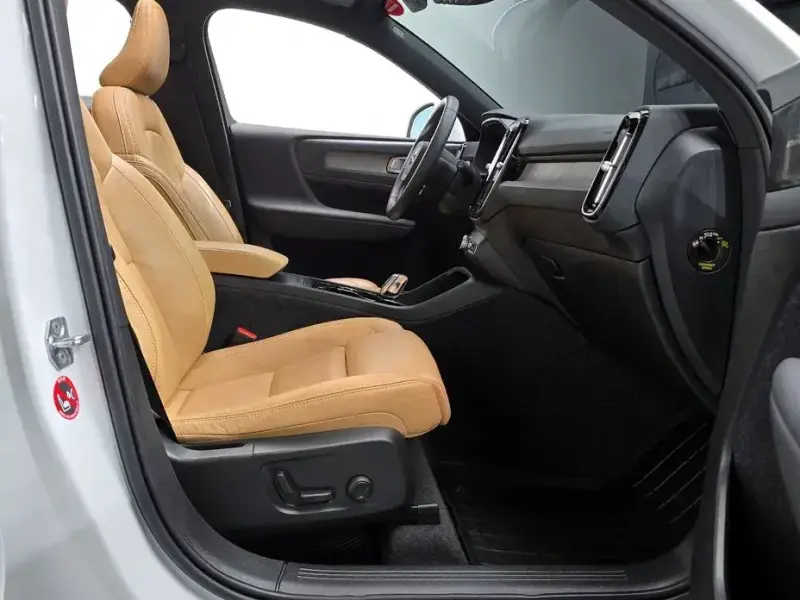 2021 Volvo XC40 с пробегом 74 360 км