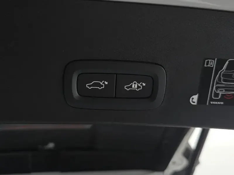 2021 Volvo XC40 с пробегом 74 360 км