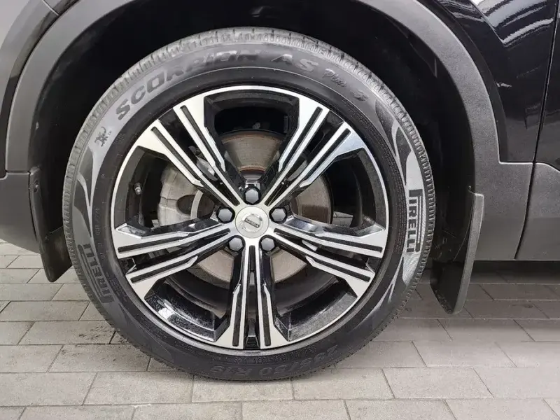 2020 Volvo XC40 с пробегом 81 210 км
