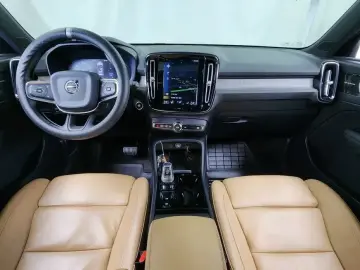 2020 Volvo XC40 с пробегом 81 210 км
