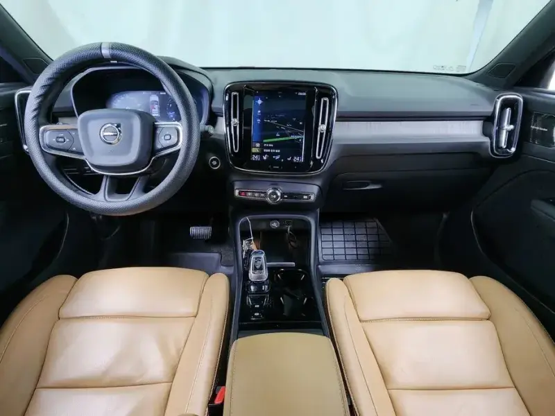 2020 Volvo XC40 с пробегом 81 210 км