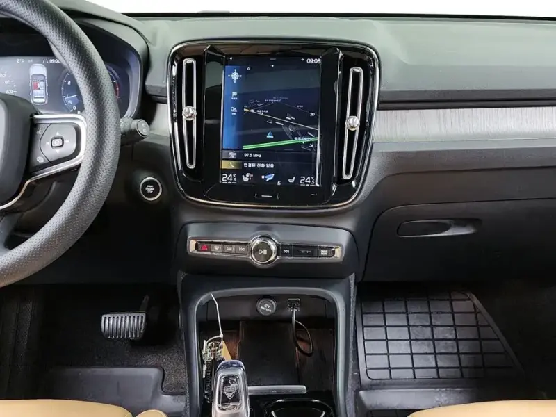 2020 Volvo XC40 с пробегом 81 210 км