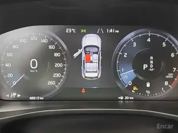 2022 Volvo XC40 с пробегом 48 909 км