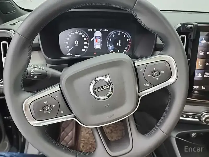 2022 Volvo XC40 с пробегом 48 909 км