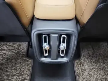 2022 Volvo XC40 с пробегом 48 909 км