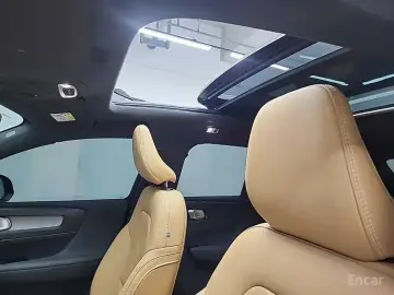 2022 Volvo XC40 с пробегом 48 909 км