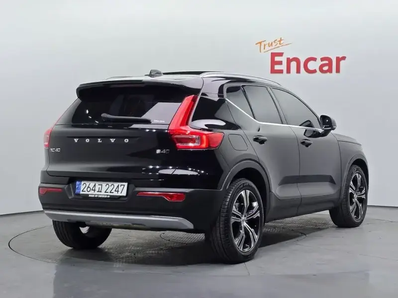 2021 Volvo XC40 с пробегом 32 479 км