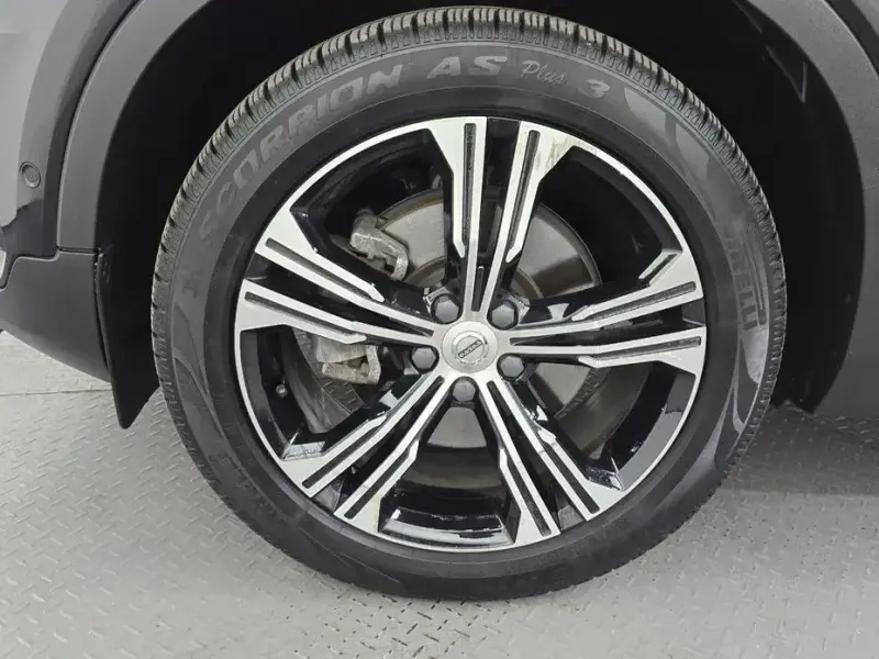 2021 Volvo XC40 с пробегом 32 479 км