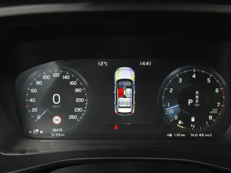 2021 Volvo XC40 с пробегом 32 479 км