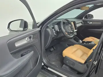2021 Volvo XC40 с пробегом 32 479 км