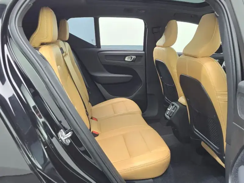 2021 Volvo XC40 с пробегом 32 479 км