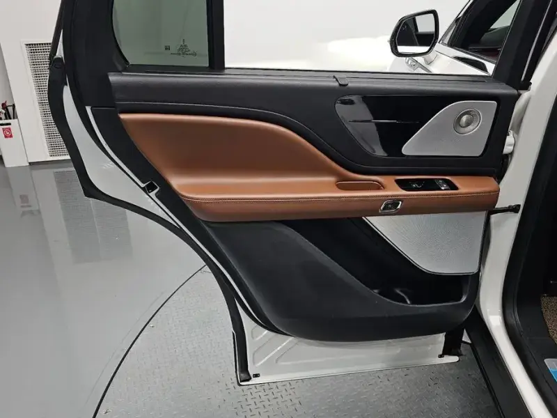 2021 Lincoln Aviator с пробегом 70 603 км
