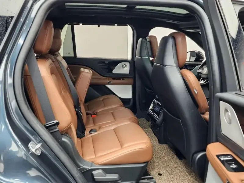 2023 Lincoln Aviator с пробегом 27 770 км