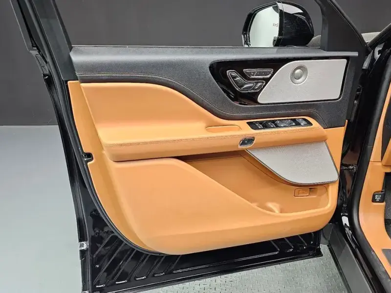 2025 Lincoln Aviator с пробегом 25 825 км