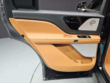 2025 Lincoln Aviator с пробегом 25 825 км