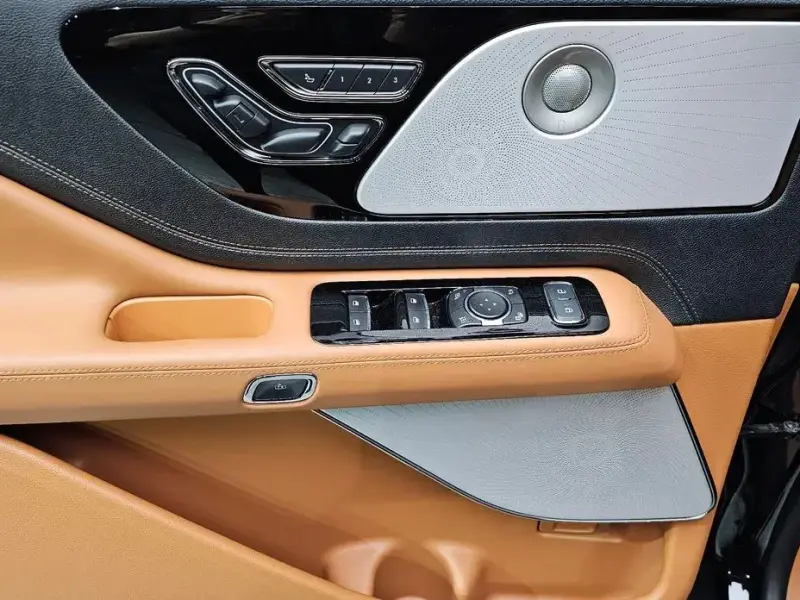 2025 Lincoln Aviator с пробегом 25 825 км