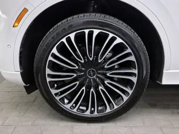 2023 Lincoln Aviator с пробегом 27 272 км