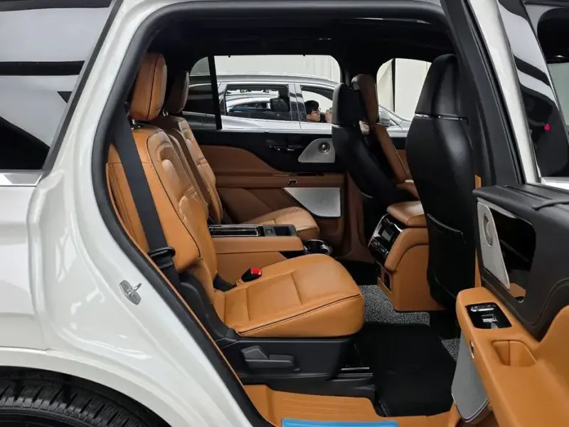 2023 Lincoln Aviator с пробегом 27 272 км