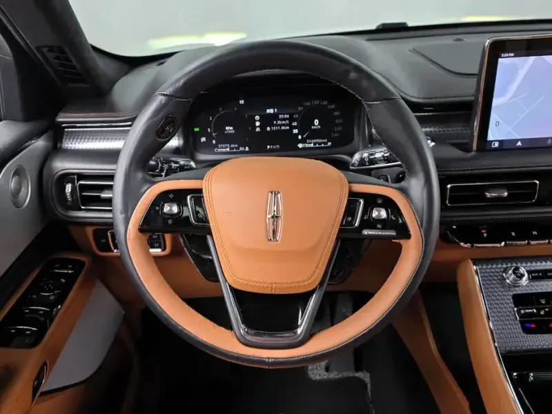 2023 Lincoln Aviator с пробегом 27 272 км