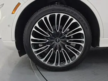 2023 Lincoln Aviator с пробегом 13 589 км