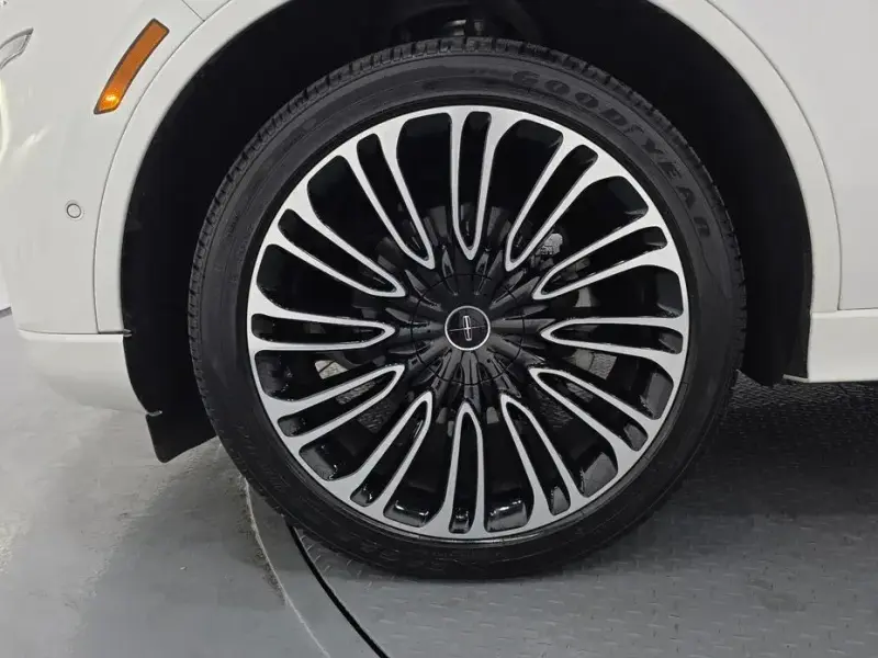 2023 Lincoln Aviator с пробегом 13 589 км