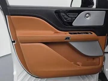 2023 Lincoln Aviator с пробегом 13 589 км