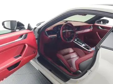 2022 Porsche 911 с пробегом 28 691 км