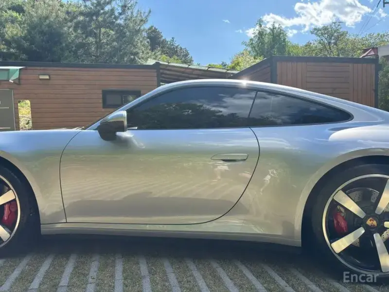 2020 Porsche 911 с пробегом 10 000 км
