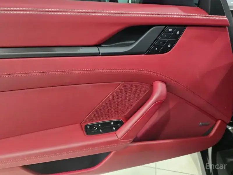 2023 Porsche 911 с пробегом 14 267 км