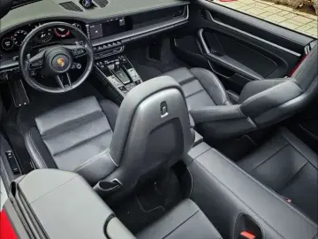 2021 Porsche 911 с пробегом 15 200 км