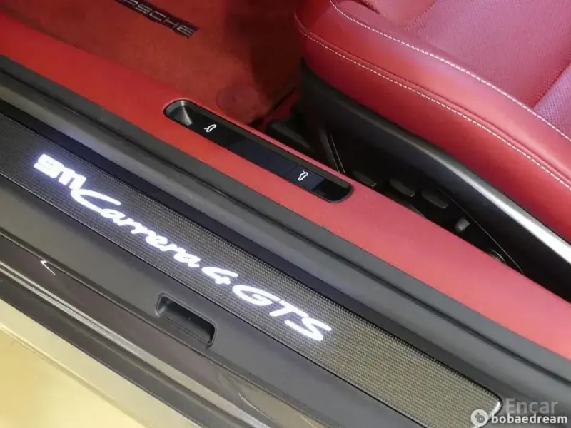 2023 Porsche 911 с пробегом 2 700 км