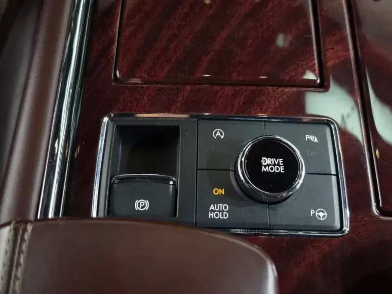 2020 Lincoln Navigator с пробегом 83 383 км
