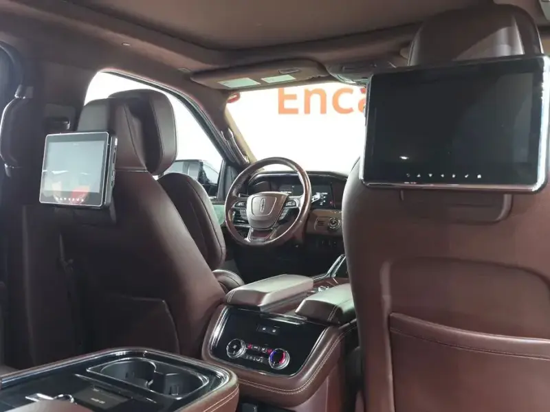 2020 Lincoln Navigator с пробегом 83 383 км
