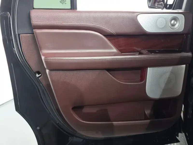 2020 Lincoln Navigator с пробегом 83 383 км